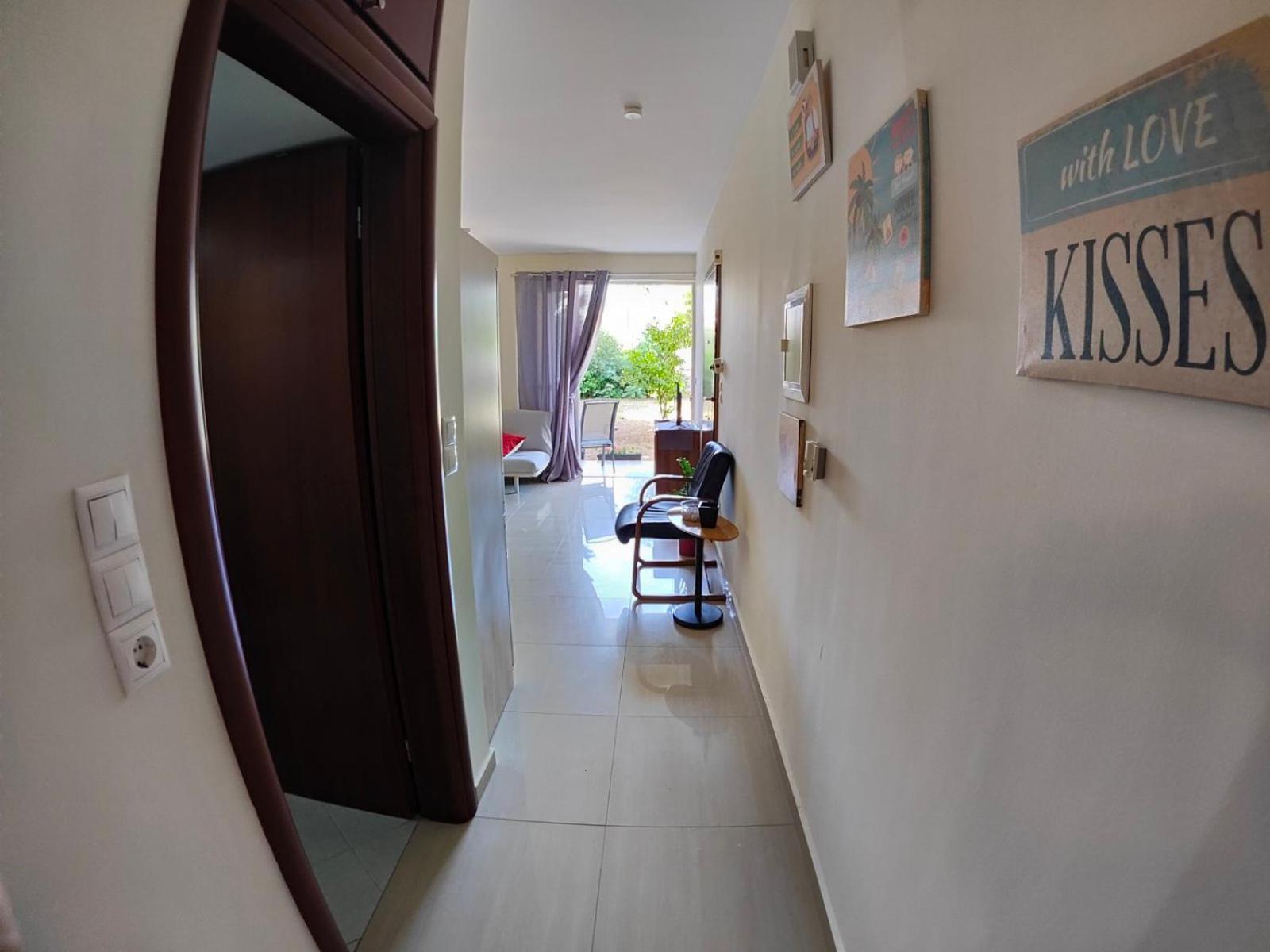 Lou Place ,near Athens Airport 公寓 *